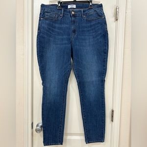 Denizen from Levi’s High-Rise Skinny Jeans. Size 16M.